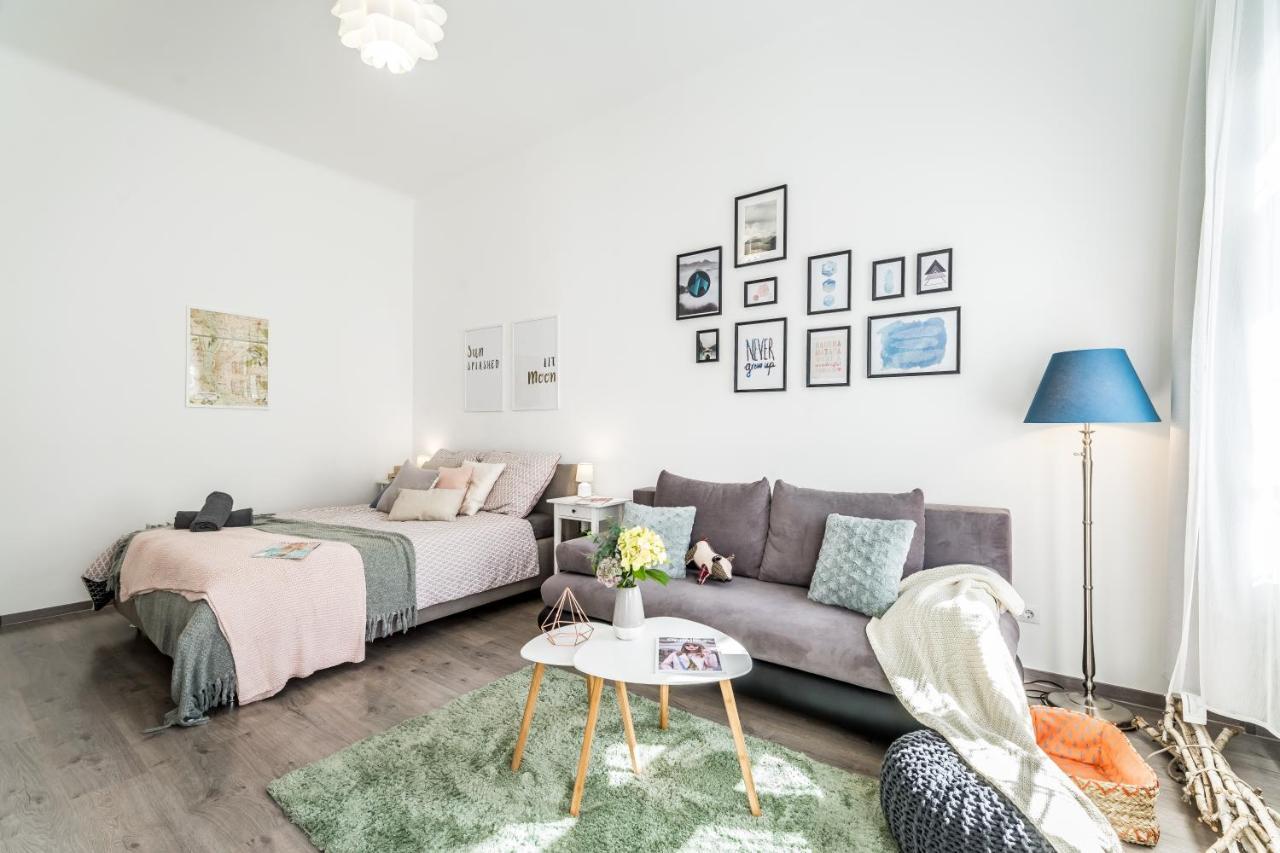 Sun-Splashed Retreat In The Heart Of A Vibrant Quarter Budapeşte Dış mekan fotoğraf