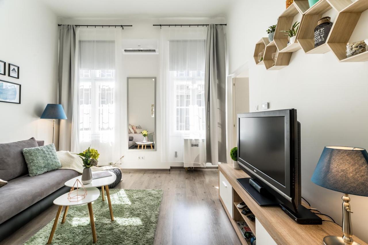 Sun-Splashed Retreat In The Heart Of A Vibrant Quarter Budapeşte Dış mekan fotoğraf