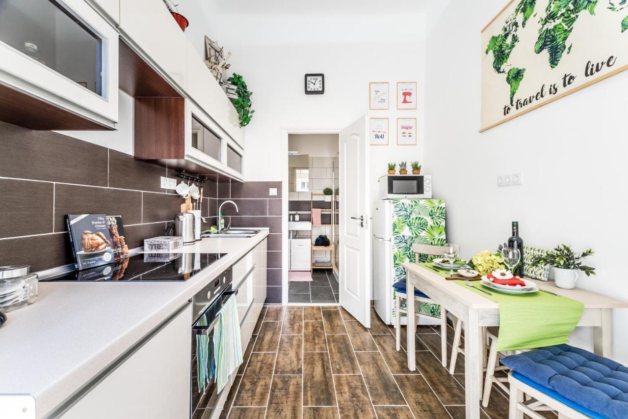 Sun-Splashed Retreat In The Heart Of A Vibrant Quarter Budapeşte Dış mekan fotoğraf