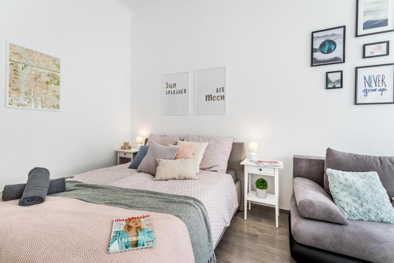 Sun-Splashed Retreat In The Heart Of A Vibrant Quarter Budapeşte Dış mekan fotoğraf