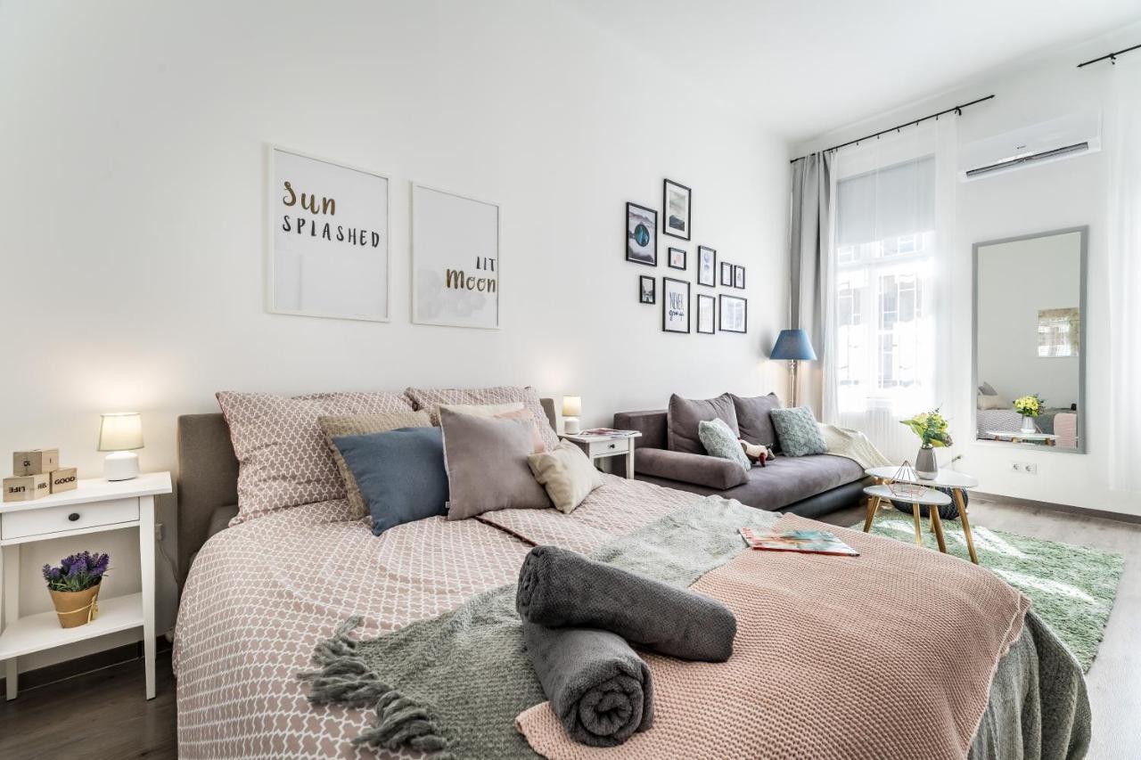 Sun-Splashed Retreat In The Heart Of A Vibrant Quarter Budapeşte Dış mekan fotoğraf