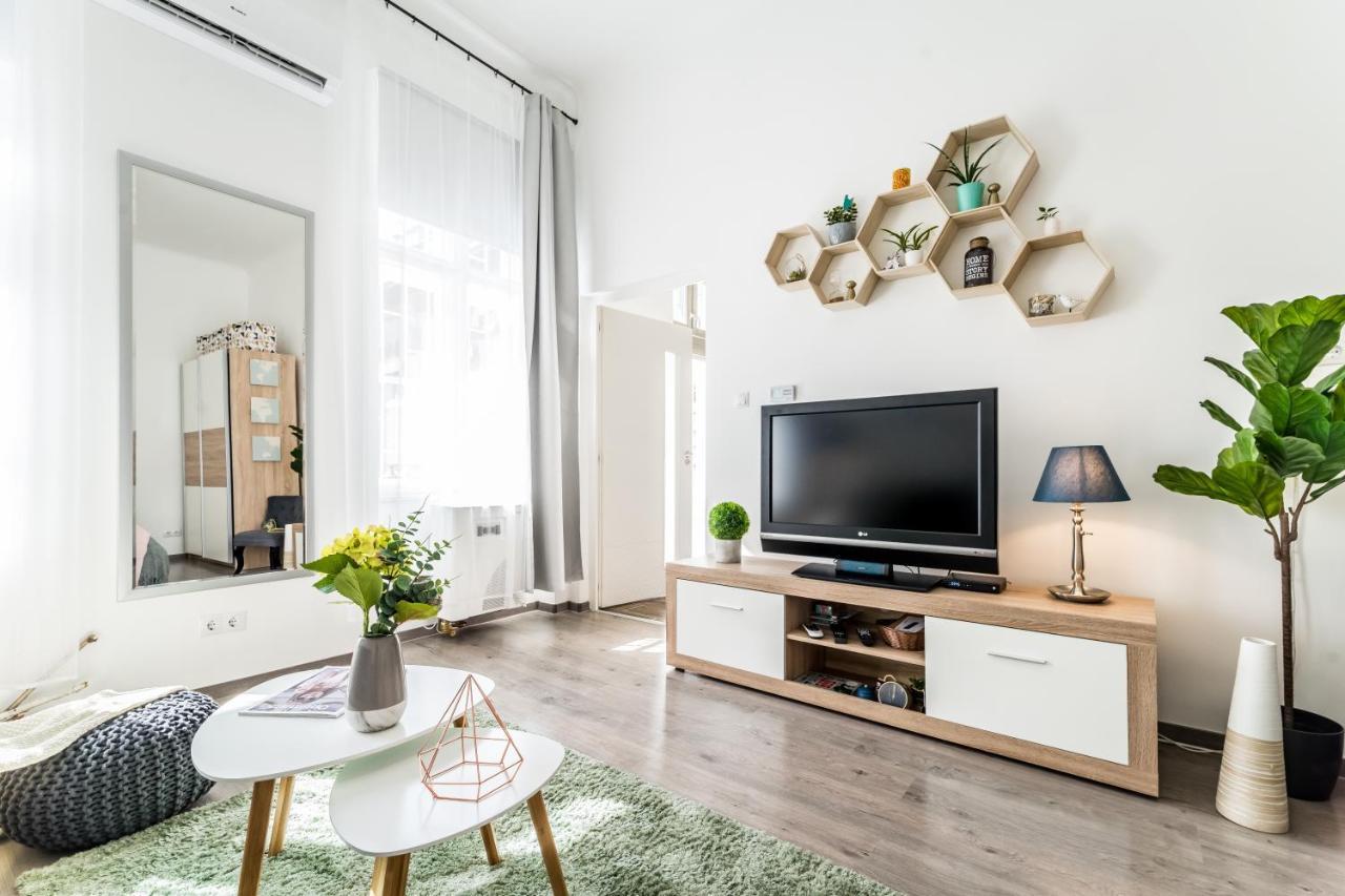Sun-Splashed Retreat In The Heart Of A Vibrant Quarter Budapeşte Dış mekan fotoğraf