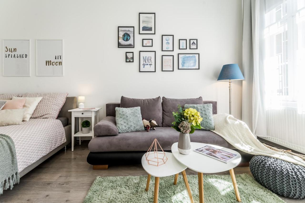 Sun-Splashed Retreat In The Heart Of A Vibrant Quarter Budapeşte Dış mekan fotoğraf